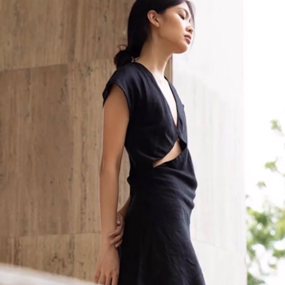 ARAW CUT OUT DRESS - Picture 5 of 5